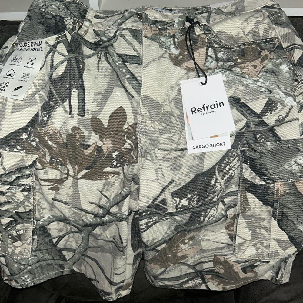 Stylish Gray and Brown Cargo Shorts for Outdoor Adventures